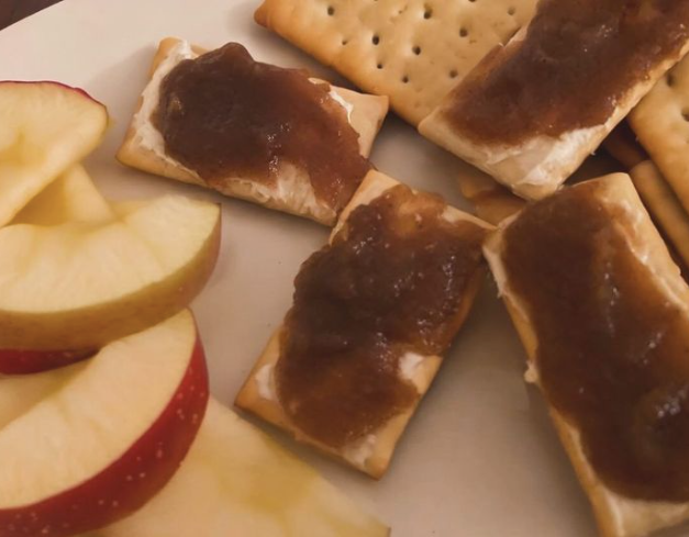 Apple Cinnamon Cream Cheese Crackers