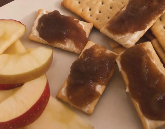 Apple Cinnamon Cream Cheese Crackers